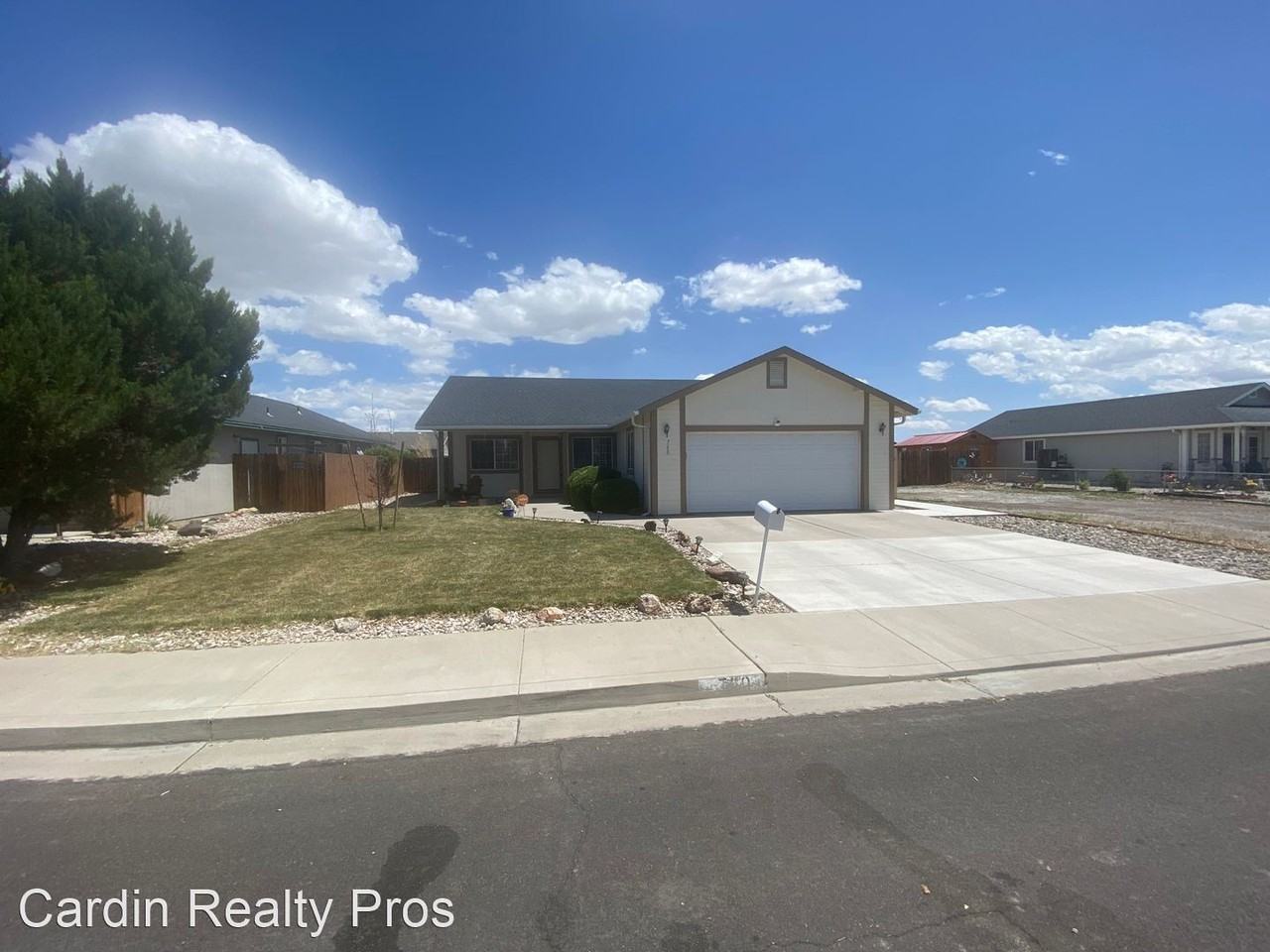 760 Timothy Way - Photo 3 of 15