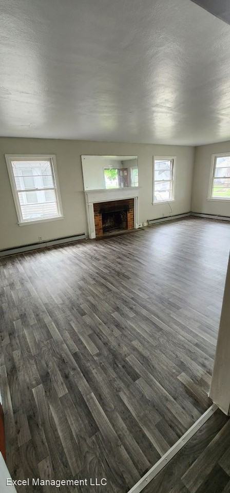 426 Pulaski St - Photo 3 of 6