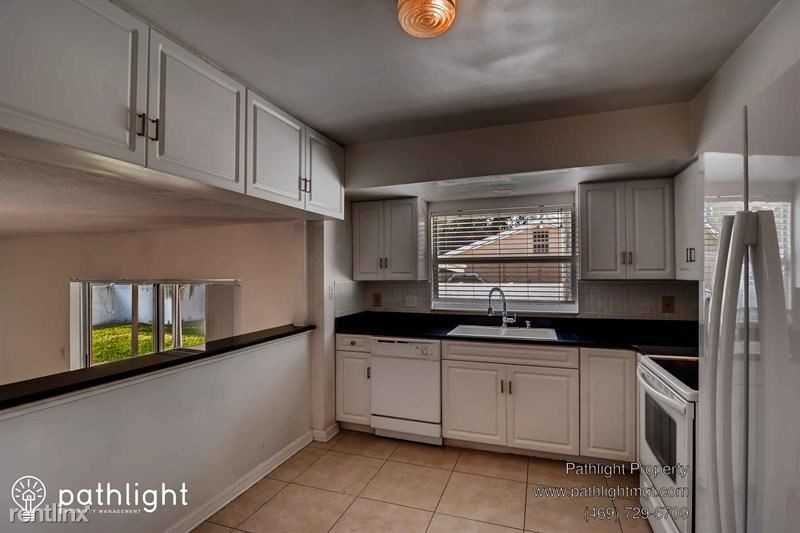 7302 Barry Rd - Photo 3 of 18