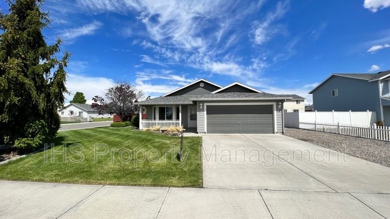 4507 Campolina Ln - Photo 2 of 18