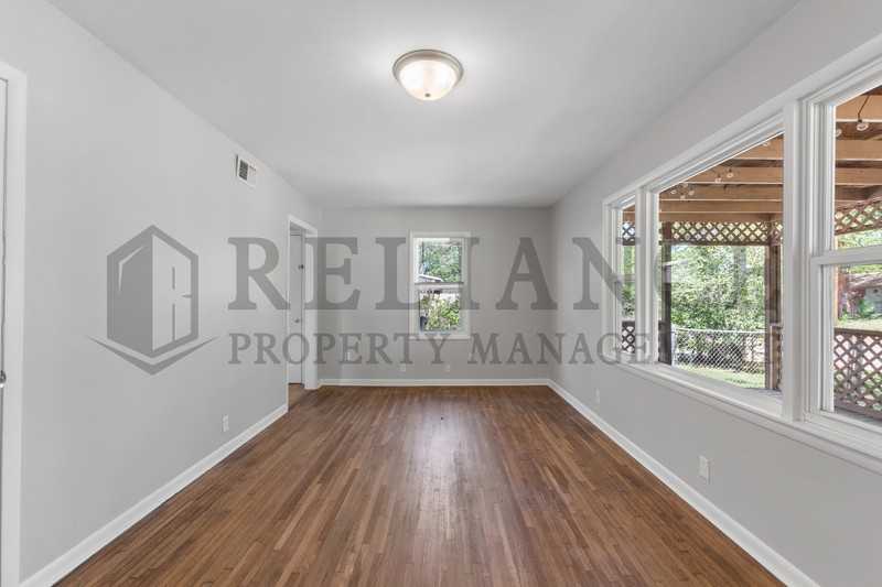 1817 S Catherine St - Photo 4 of 15