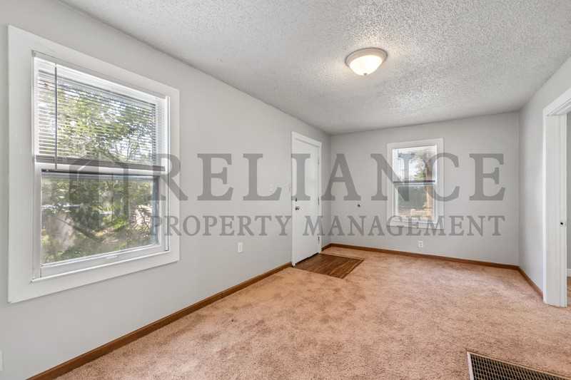 217 S Kansas St - Photo 3 of 16