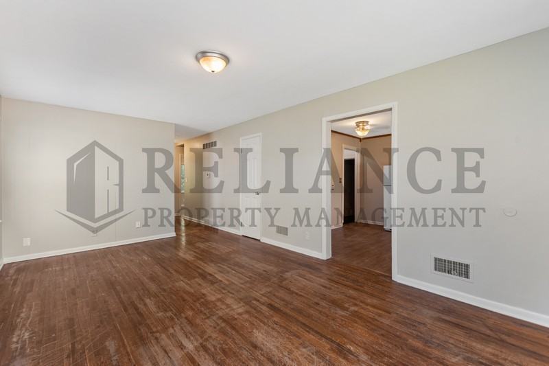 1122 S Quentin St - Photo 2 of 18