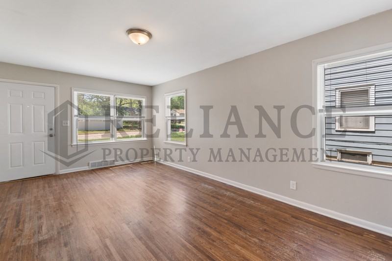 1122 S Quentin St - Photo 3 of 18
