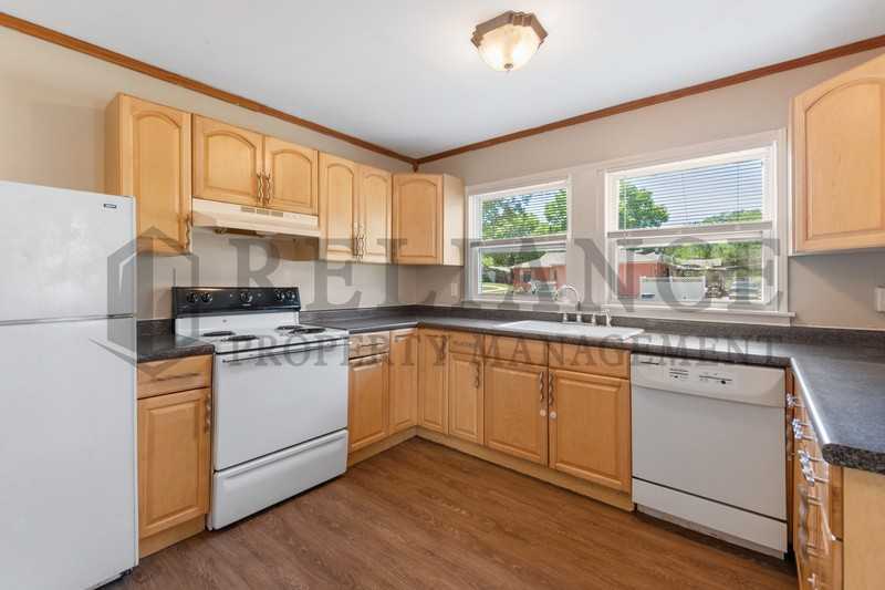 1122 S Quentin St - Photo 4 of 18
