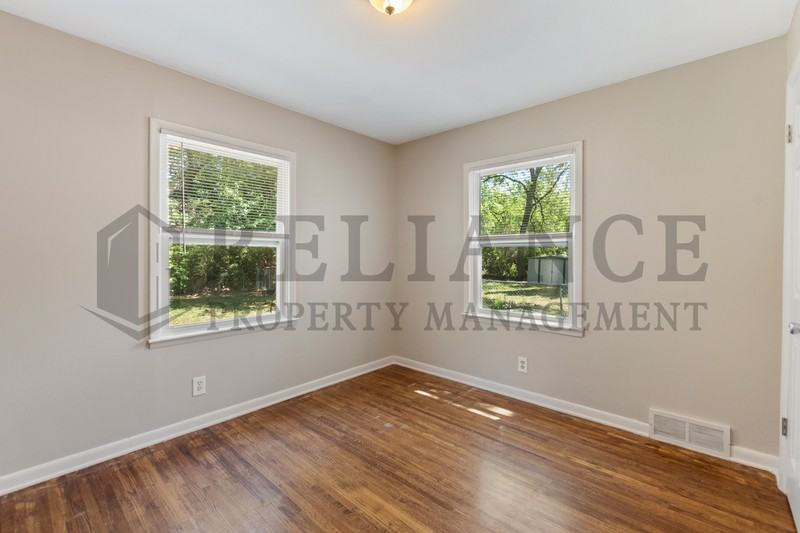 1122 S Quentin St - Photo 7 of 18