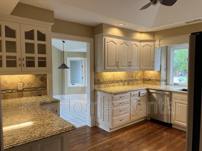 15135 Stearns Pl - Photo 2 of 44