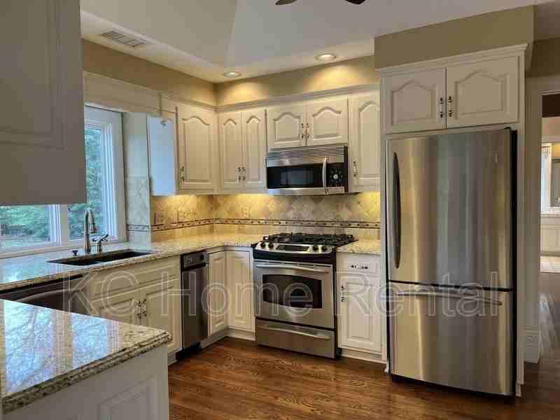 15135 Stearns Pl - Photo 3 of 44