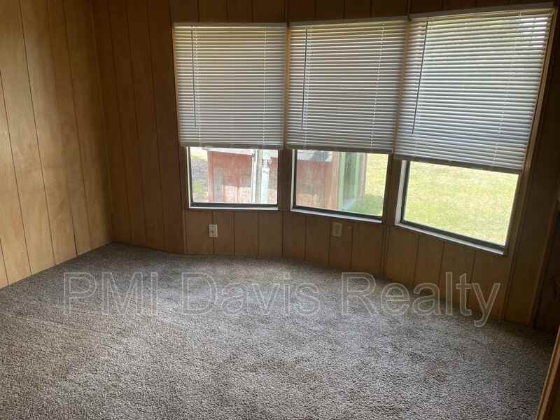 2256 S Mimosa Ave - Photo 3 of 7