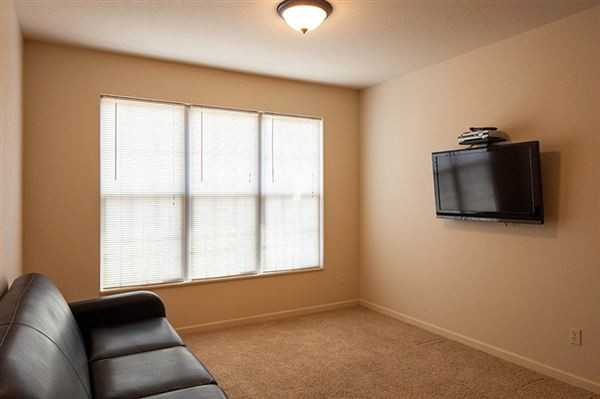 Irish Row Apartments - Photo 3 of 11