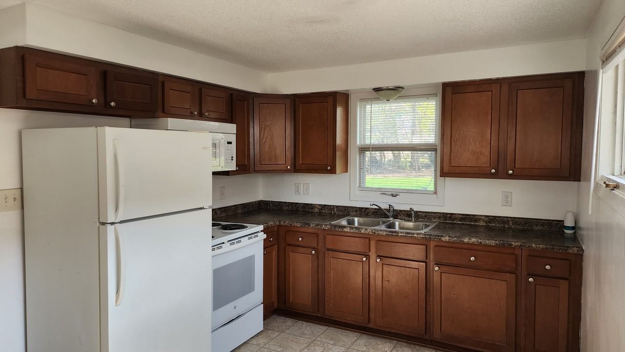 1738 Hawthorne Avenue East ##1 - Photo 5 of 10