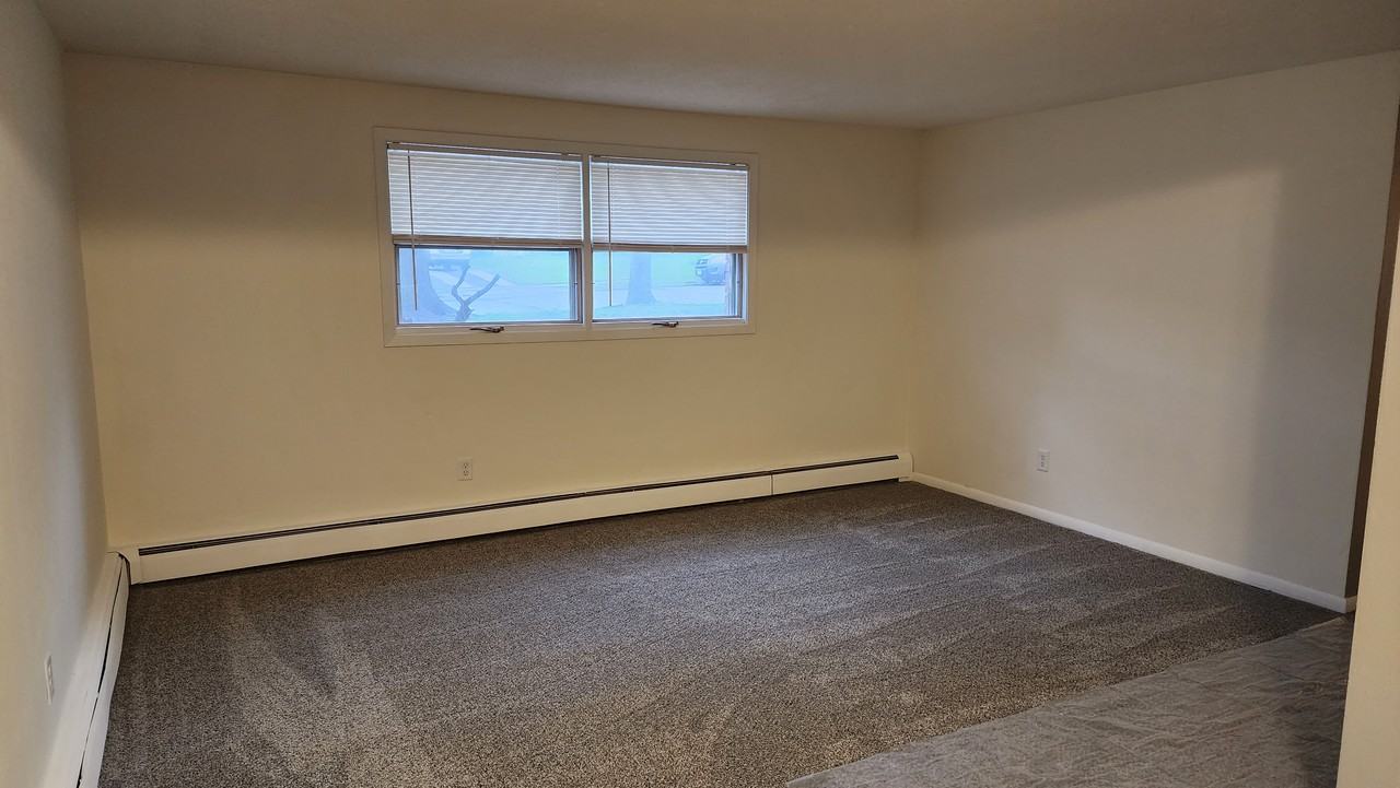 1738 Hawthorne Avenue East ##1 - Photo 7 of 10