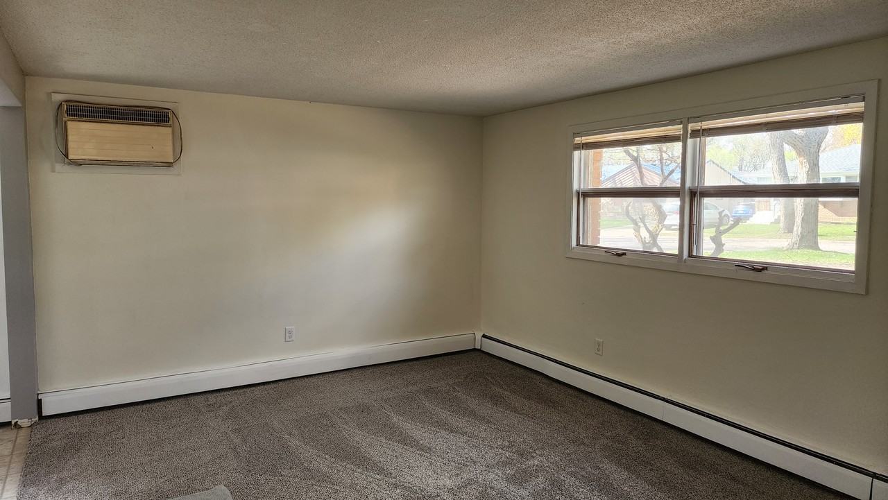 1738 Hawthorne Avenue East ##1 - Photo 6 of 10
