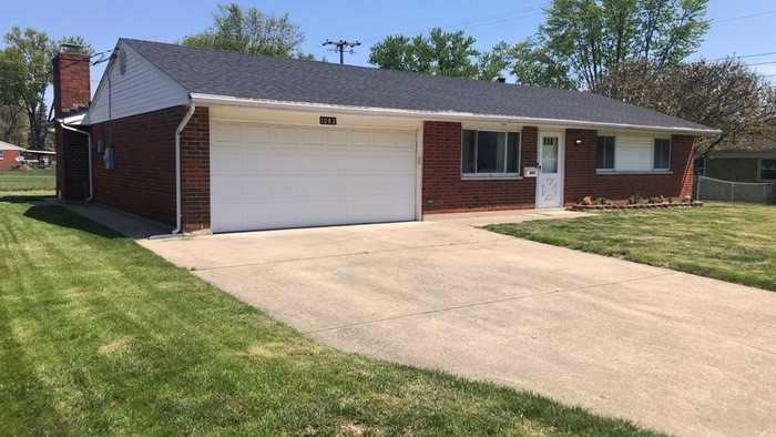 1083 Linwood Dr - Photo 2 of 39