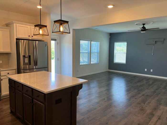 1105 Freeman View Dr - Photo 3 of 11