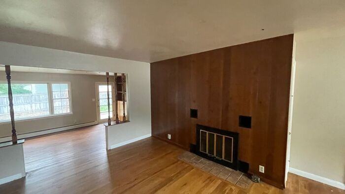 943 E Prospect Rd - Photo 2 of 15