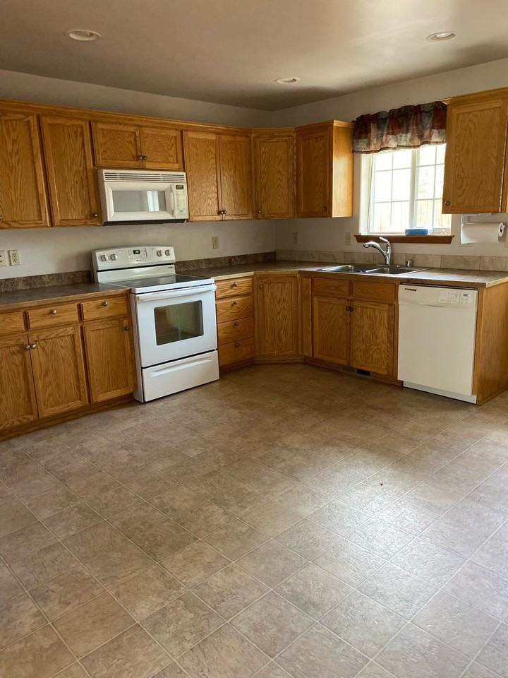 624 Sw 2nd St #2 - Photo 3 of 8