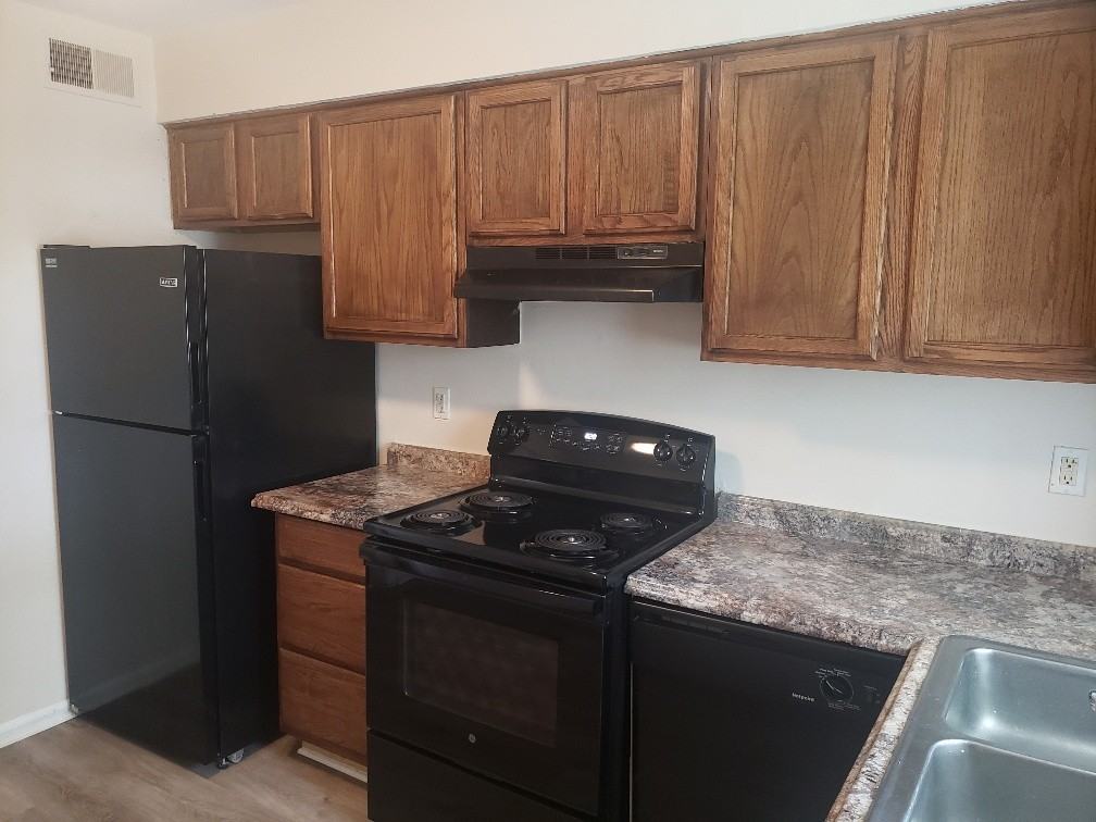 5808 Hunting Ridge Ln #J - Photo 4 of 15