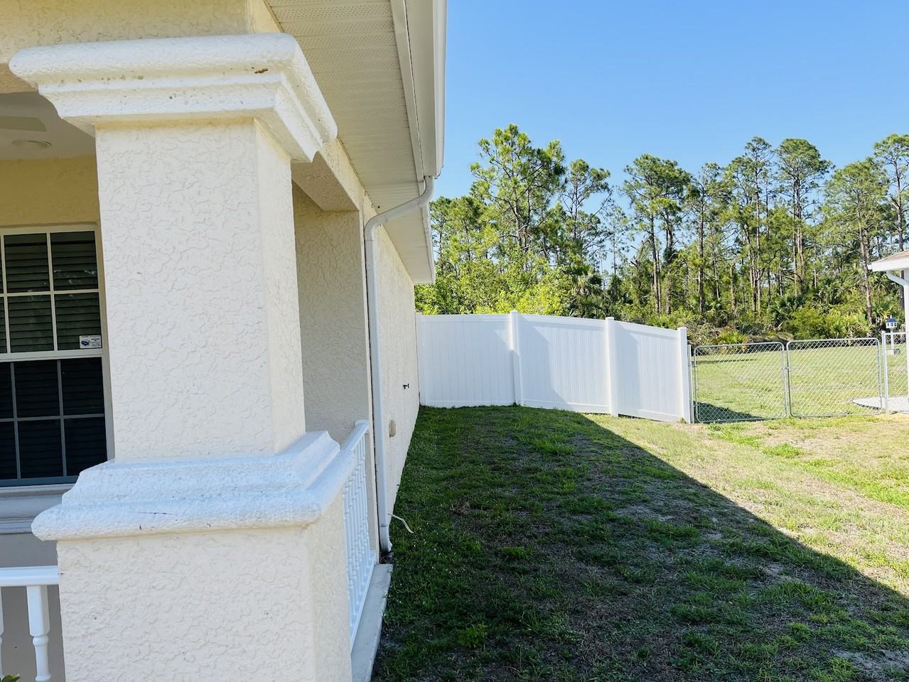 1067 Butler St E #1 - Photo 5 of 25