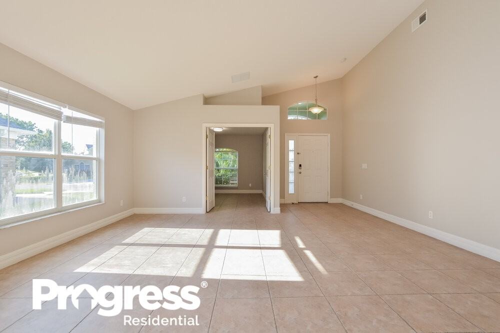 9958 Medallion Bluff Ln - Photo 3 of 16