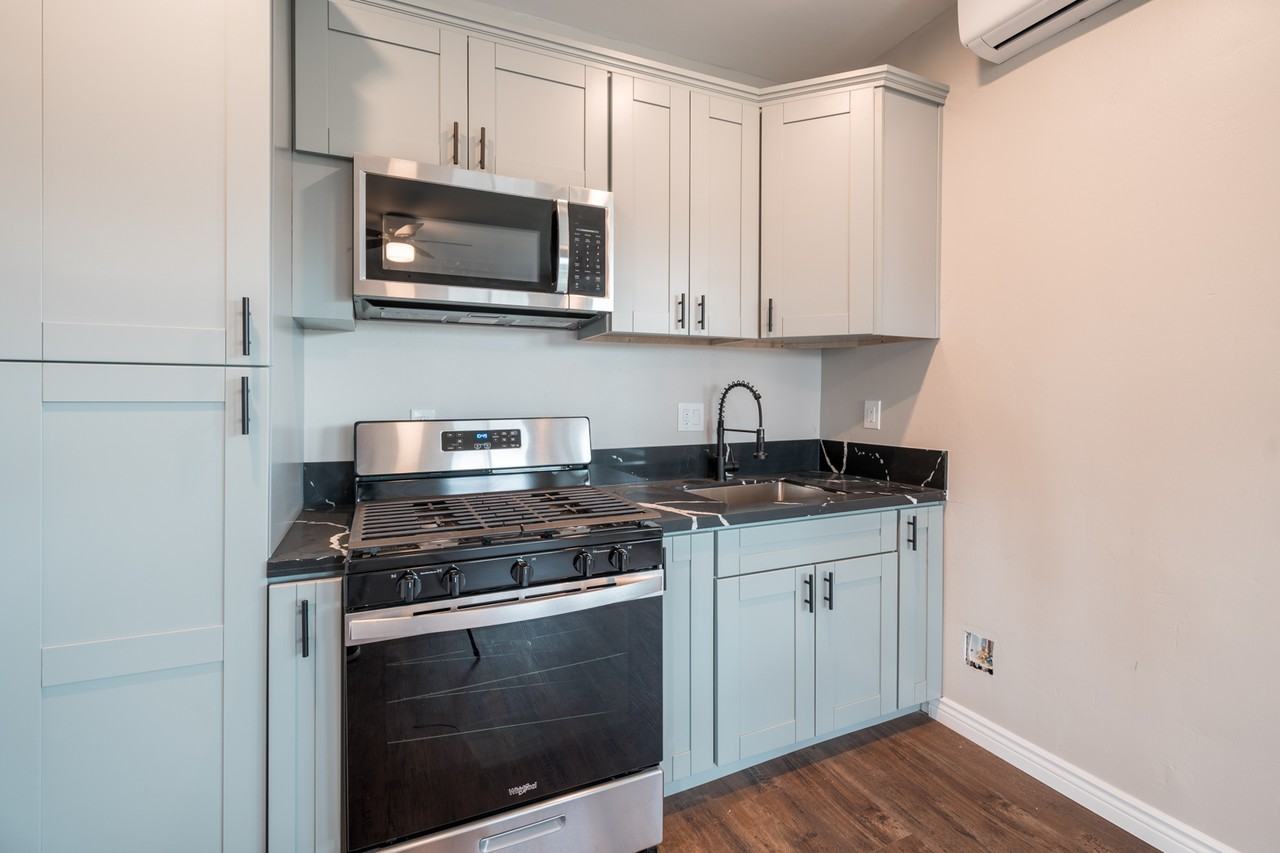 2049 Franklin Ave #1 - Photo 3 of 13