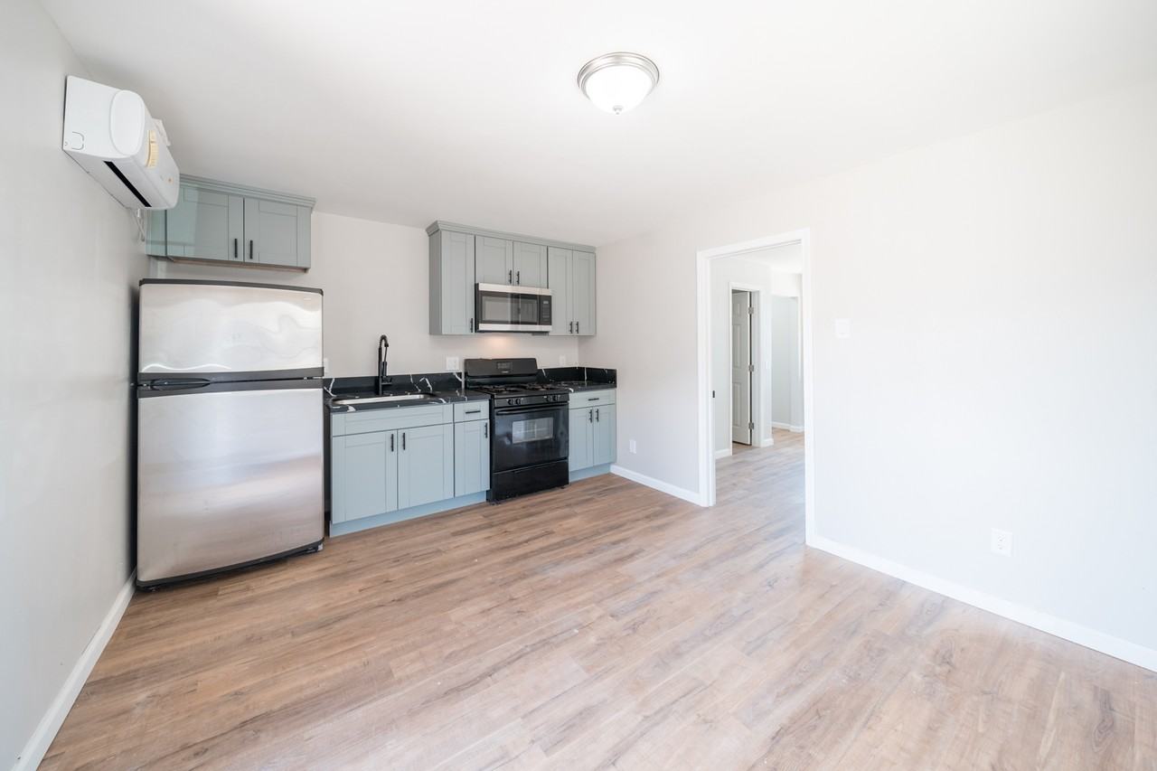 324 28th St #1 - Photo 2 of 11