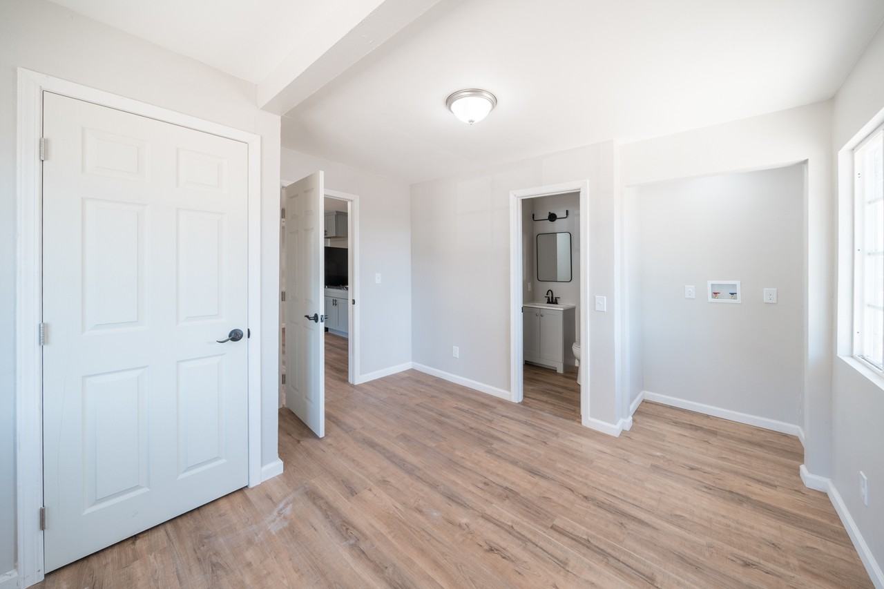 324 28th St #1 - Photo 3 of 11