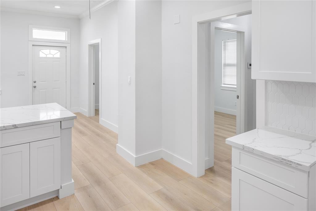 702 40th St #1 - Photo 3 of 19