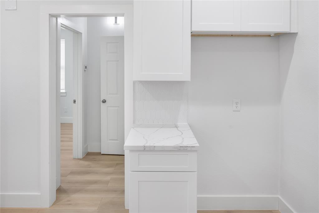 702 40th St #1 - Photo 4 of 19