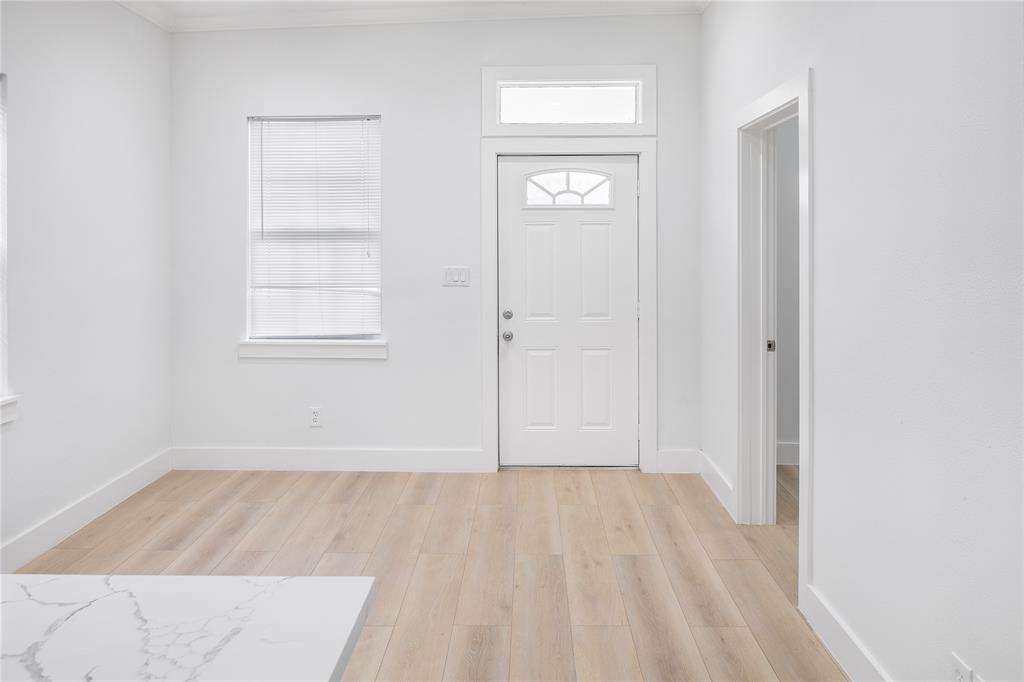 702 40th St #1 - Photo 5 of 19