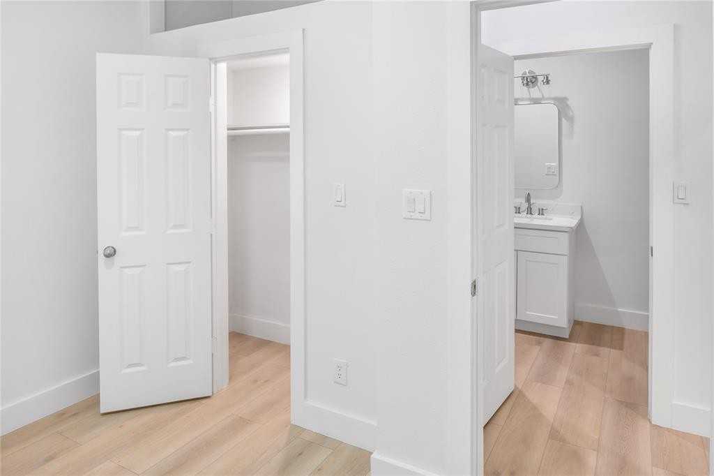 702 40th St #1 - Photo 6 of 19