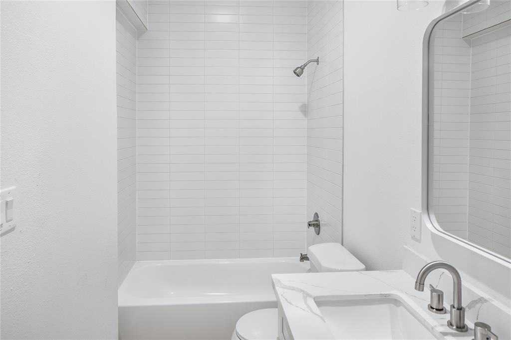 702 40th St #1 - Photo 7 of 19