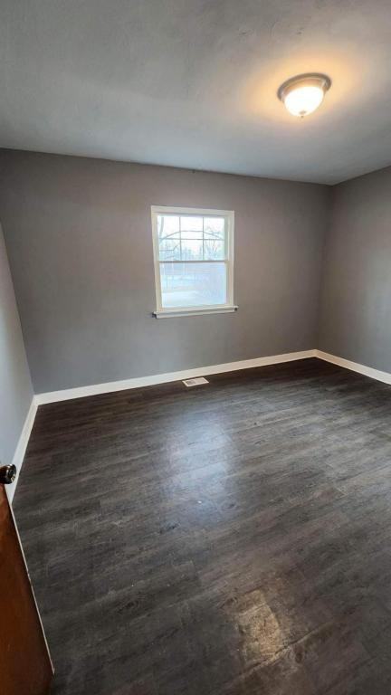 1433 E 35th Ct - Photo 6 of 13