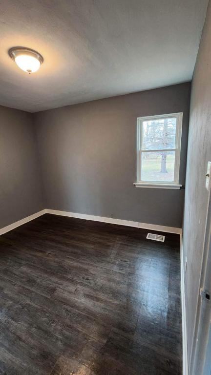 1433 E 35th Ct - Photo 7 of 13