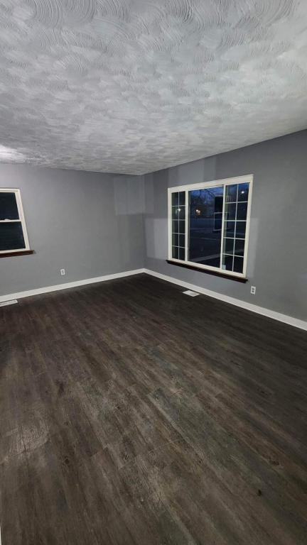 1433 E 35th Ct - Photo 2 of 13