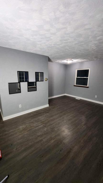 1433 E 35th Ct - Photo 3 of 13