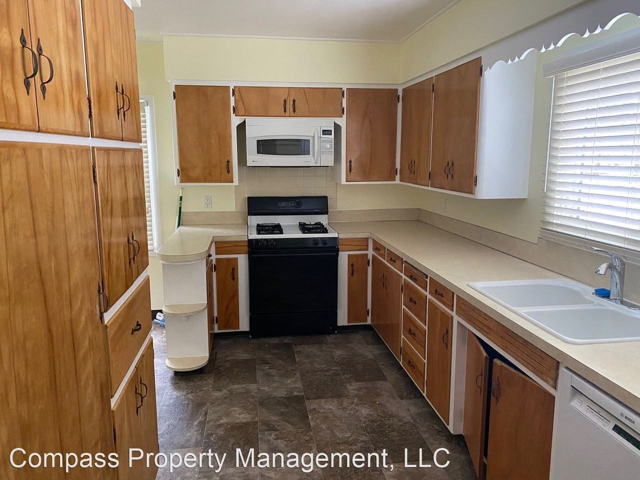 1125 Montana Ave - Photo 3 of 10