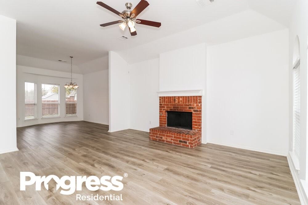 525 Morningside Ct - Photo 3 of 16