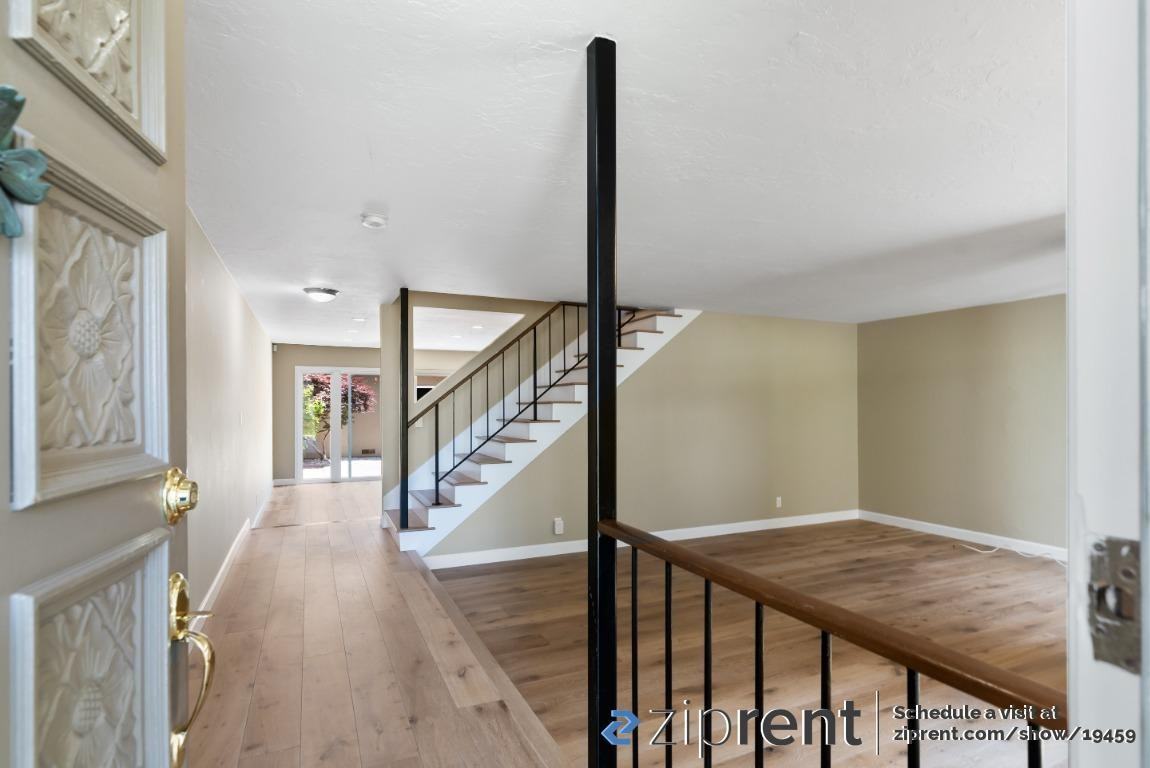 1096 Gull Ave - Photo 2 of 25