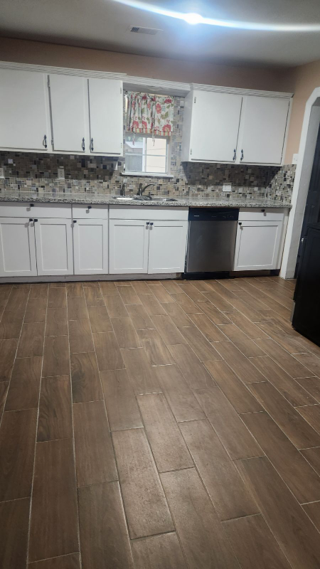 531 Roper St - Photo 4 of 34