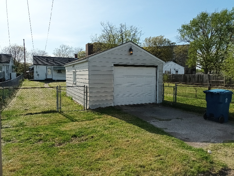 2131 Garfield Ave - Photo 2 of 14