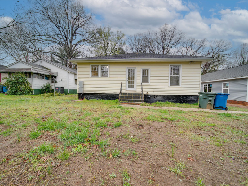 1612 N Lee St - Photo 4 of 11