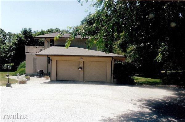 938 Tuckertown Rd - Photo 2 of 10