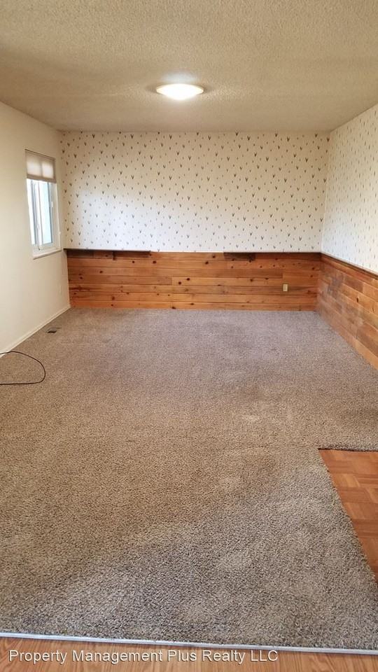 2419 Lincoln St - Photo 2 of 13