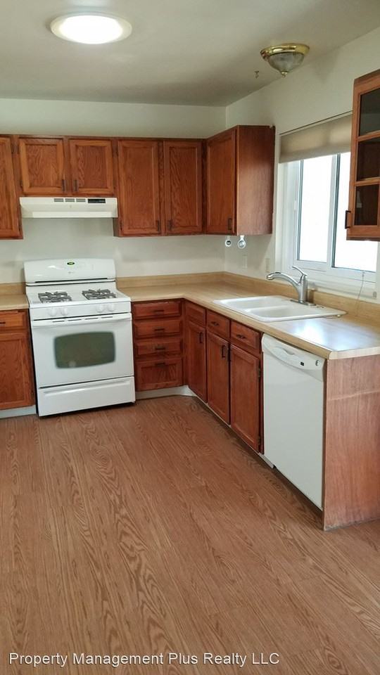 2419 Lincoln St - Photo 3 of 13