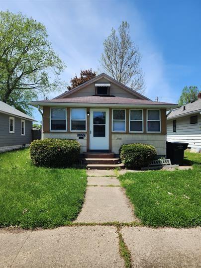 1927 S Taylor St - Photo 3 of 14