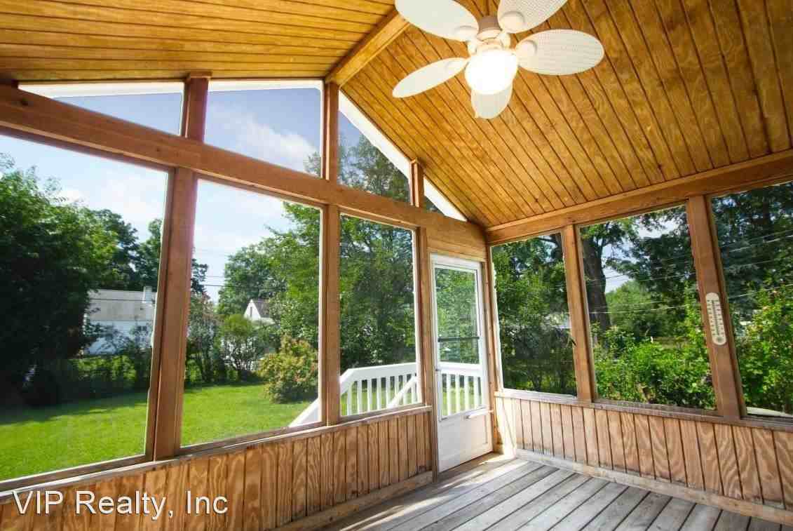 1011 Mohican Ave - Photo 2 of 33