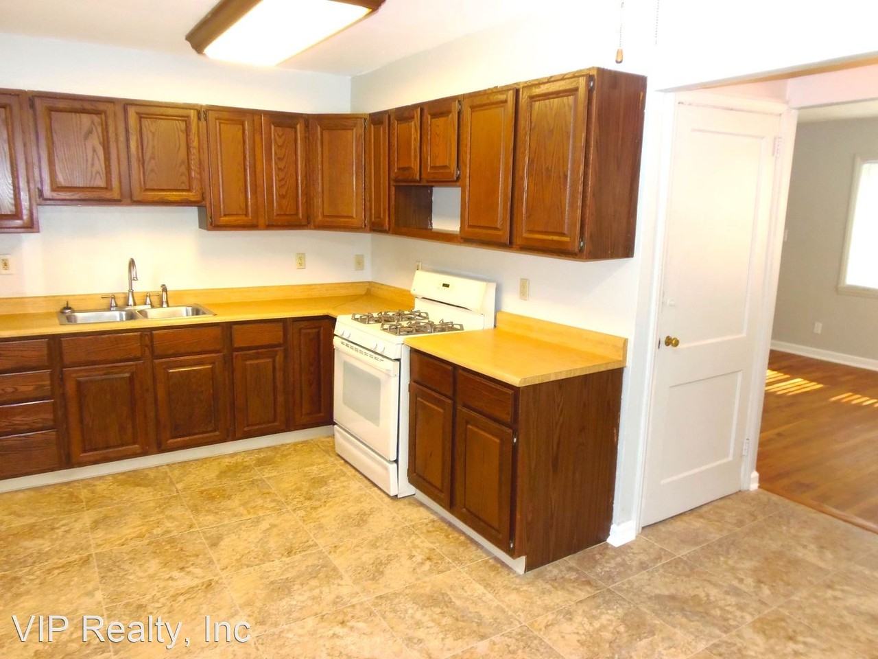 1011 Mohican Ave - Photo 3 of 33