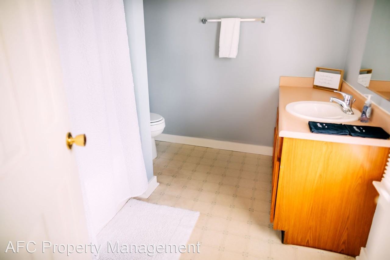 447 N 24th St - Photo 3 of 9