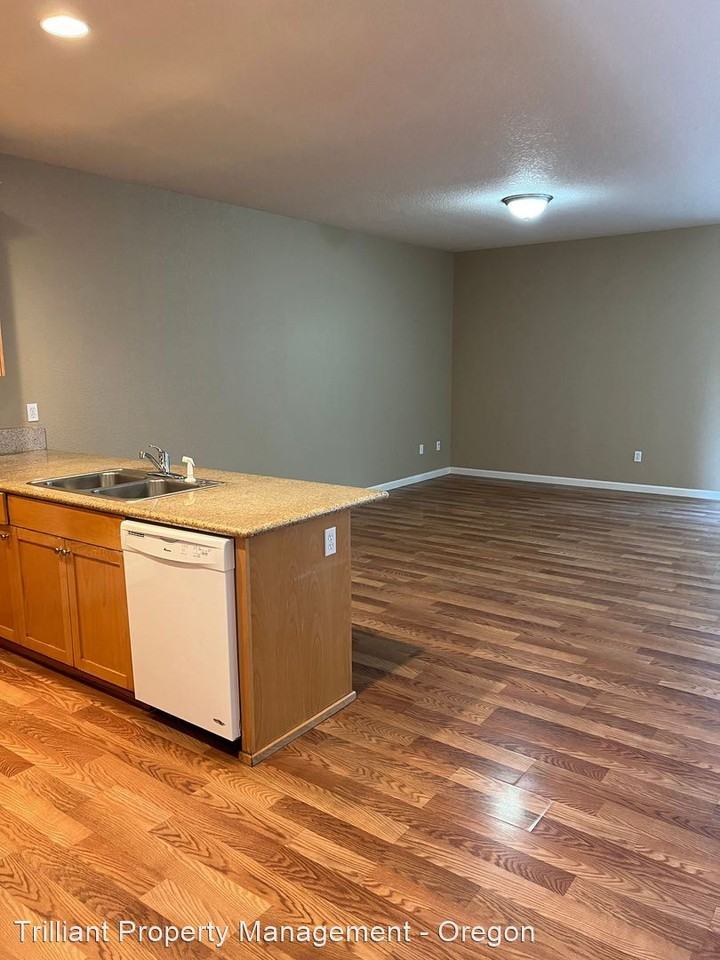 345-351 Norway St NE - Photo 2 of 24